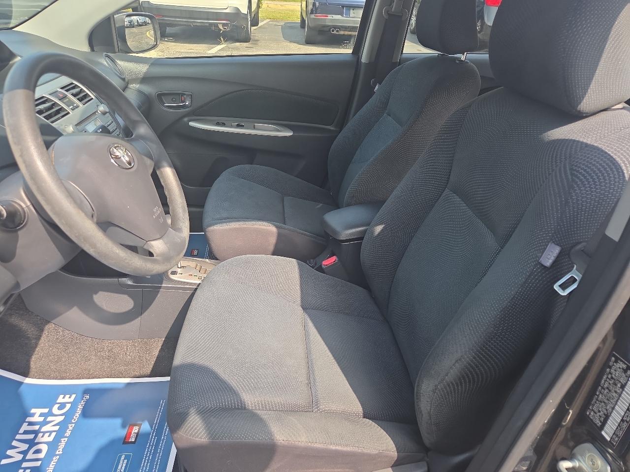 Toyota Yaris Sedan 4-Speed AT 2009