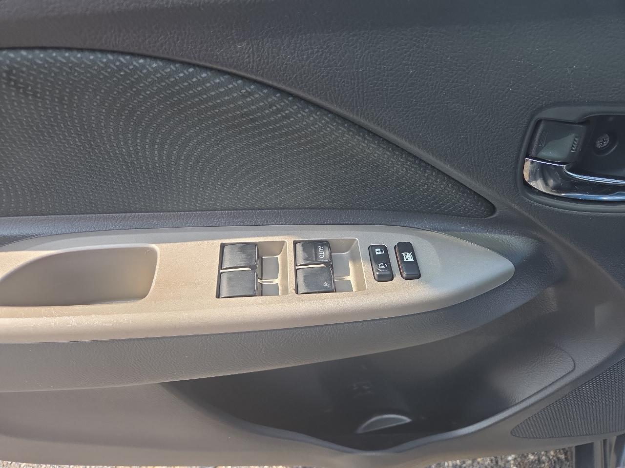 Toyota Yaris Sedan 4-Speed AT 2009