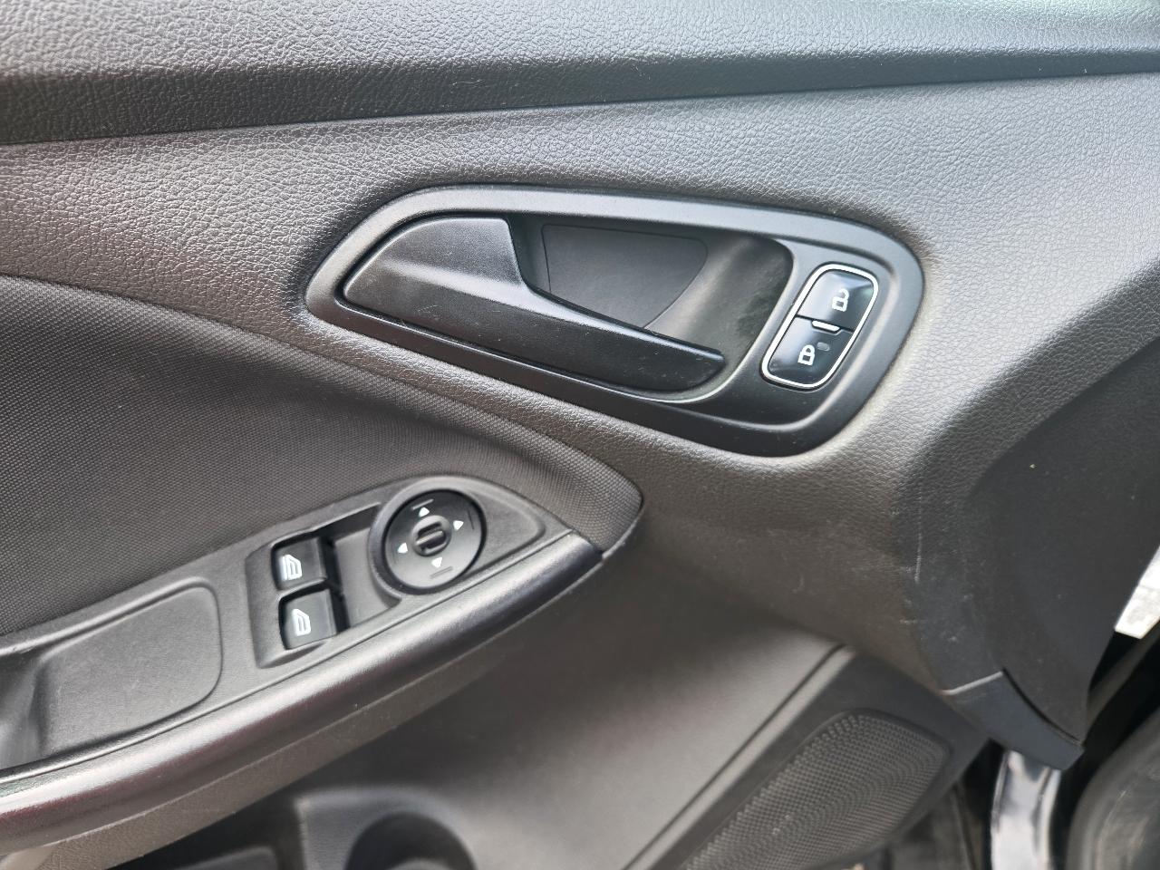Ford Focus S Sedan 2016