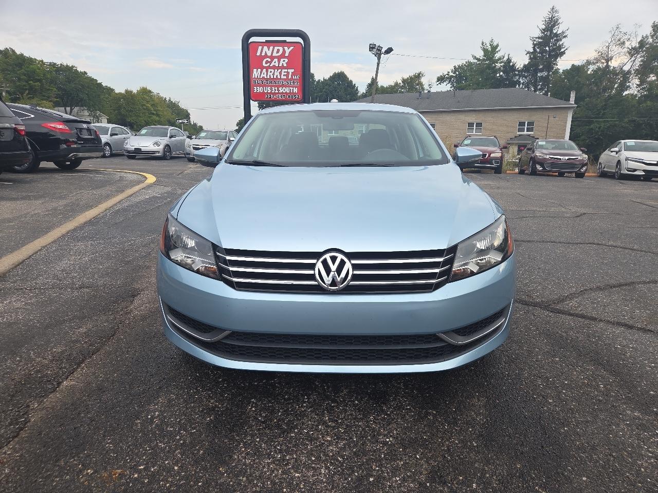 Volkswagen Passat 2.5L S W/Appearance 2012