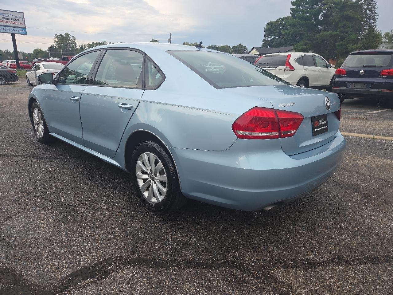 Volkswagen Passat 2.5L S W/Appearance 2012