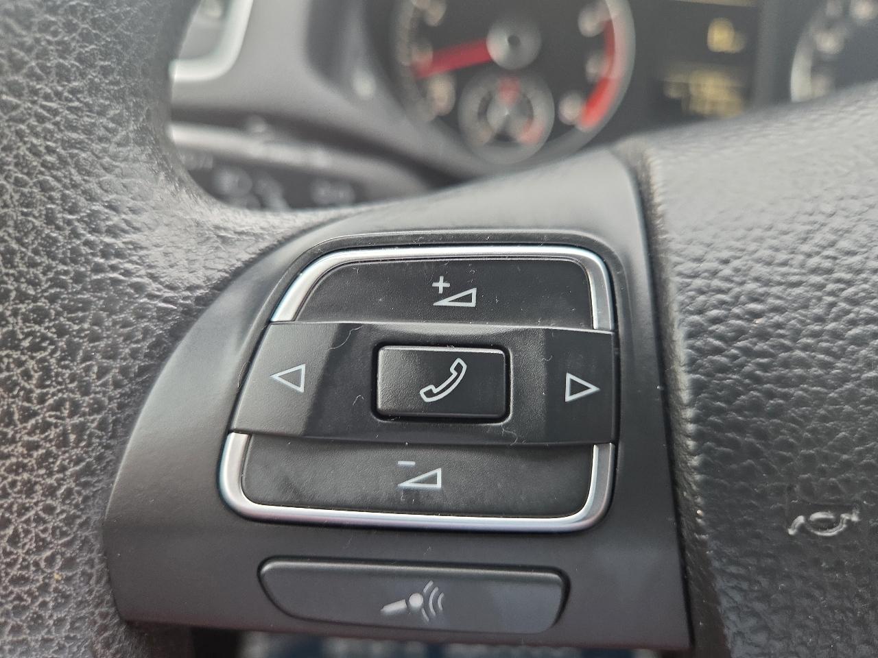 Volkswagen Passat 2.5L S W/Appearance 2012