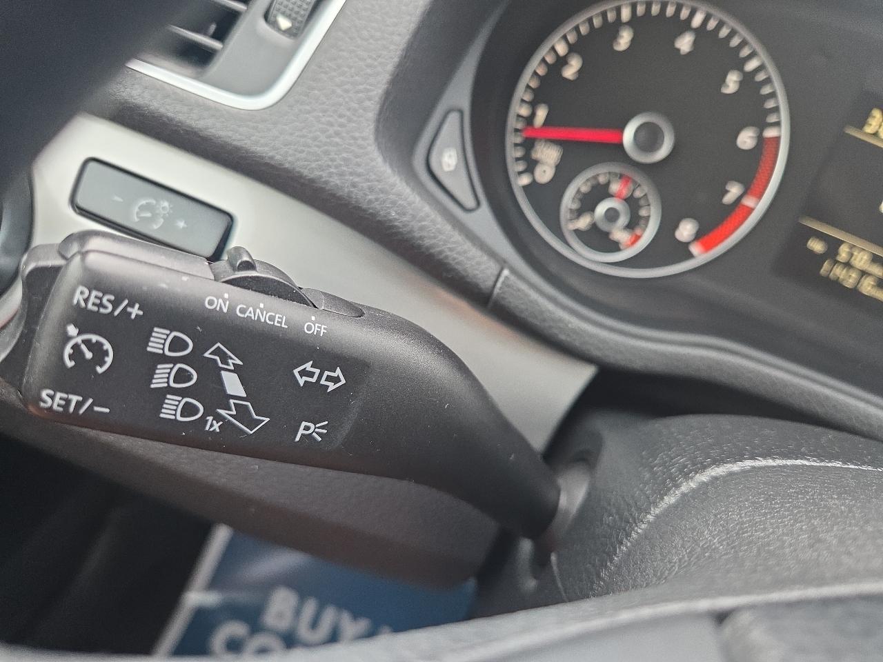 Volkswagen Passat 2.5L S W/Appearance 2012