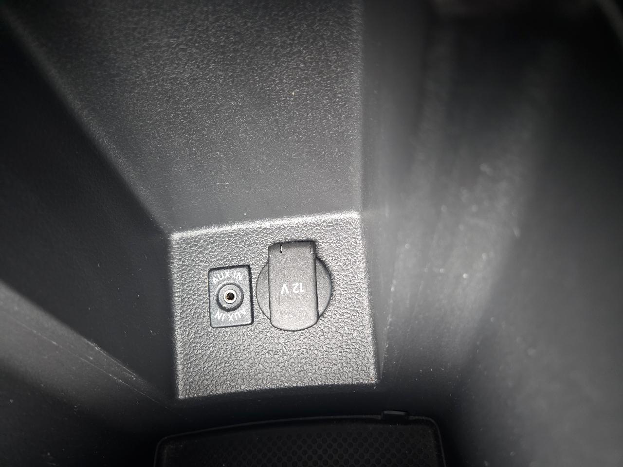 Volkswagen Passat 2.5L S W/Appearance 2012
