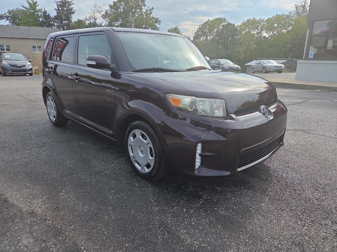Scion xB 5-Door Wagon 4-Spd AT 2014