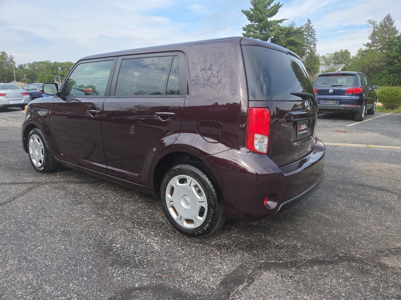 Scion xB 5-Door Wagon 4-Spd AT 2014