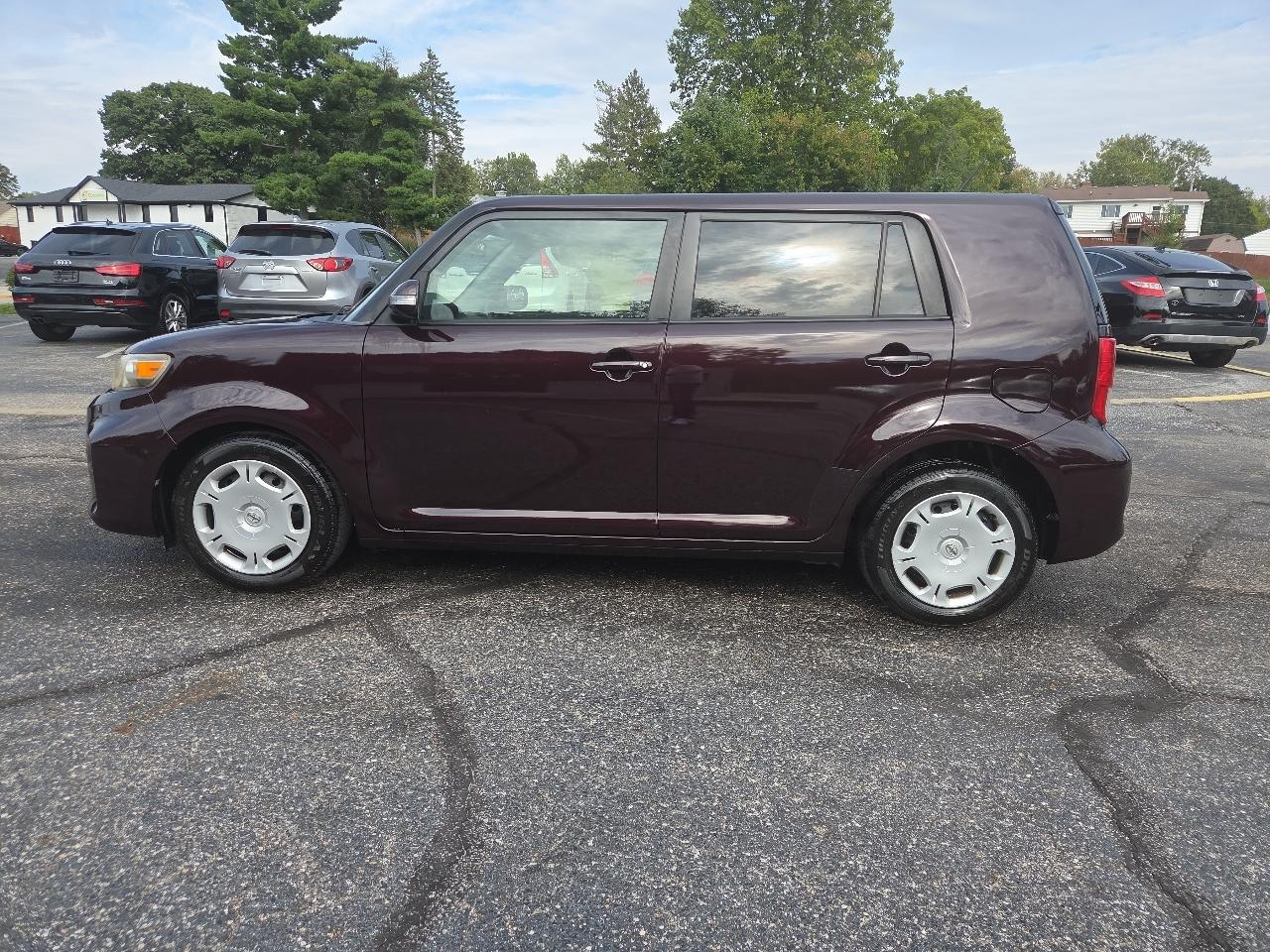 Scion xB 5-Door Wagon 4-Spd AT 2014