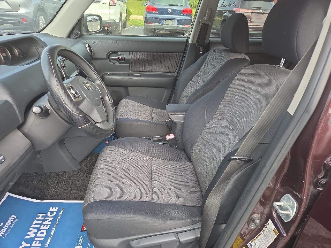 Scion xB 5-Door Wagon 4-Spd AT 2014