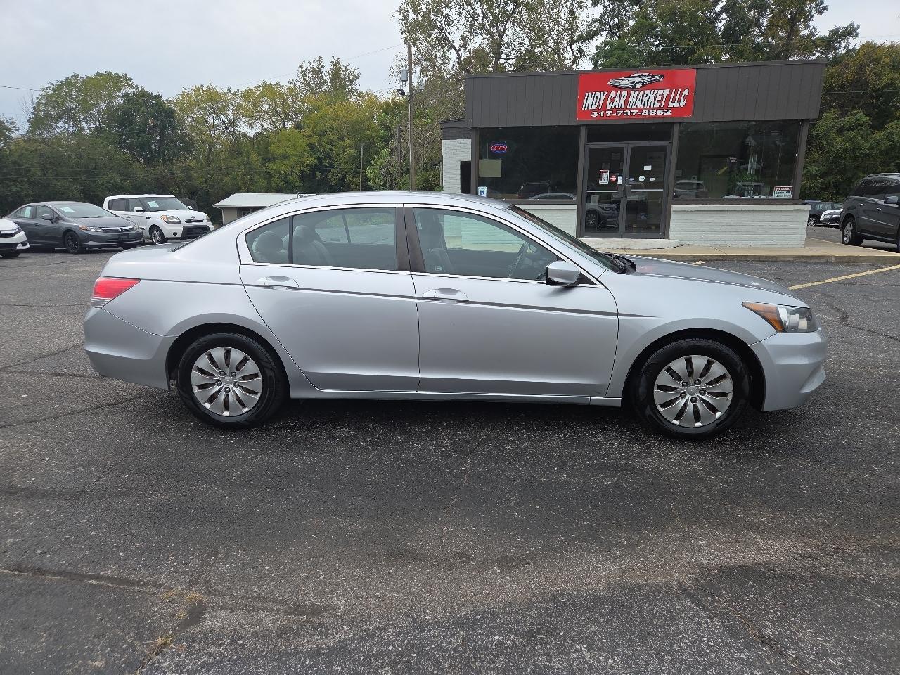Honda Accord LX sedan AT 2012