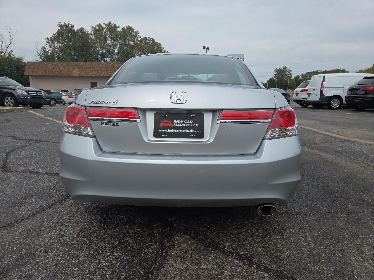 Honda Accord LX sedan AT 2012