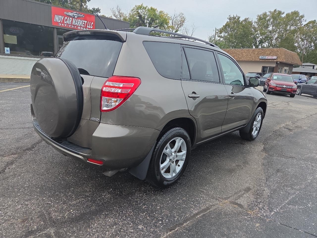 Toyota RAV4 Base I4 4WD 2012
