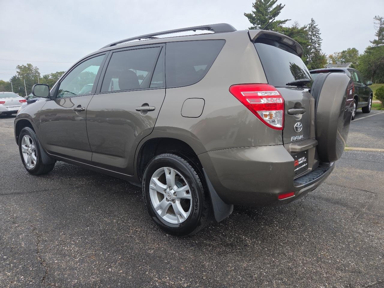 Toyota RAV4 Base I4 4WD 2012