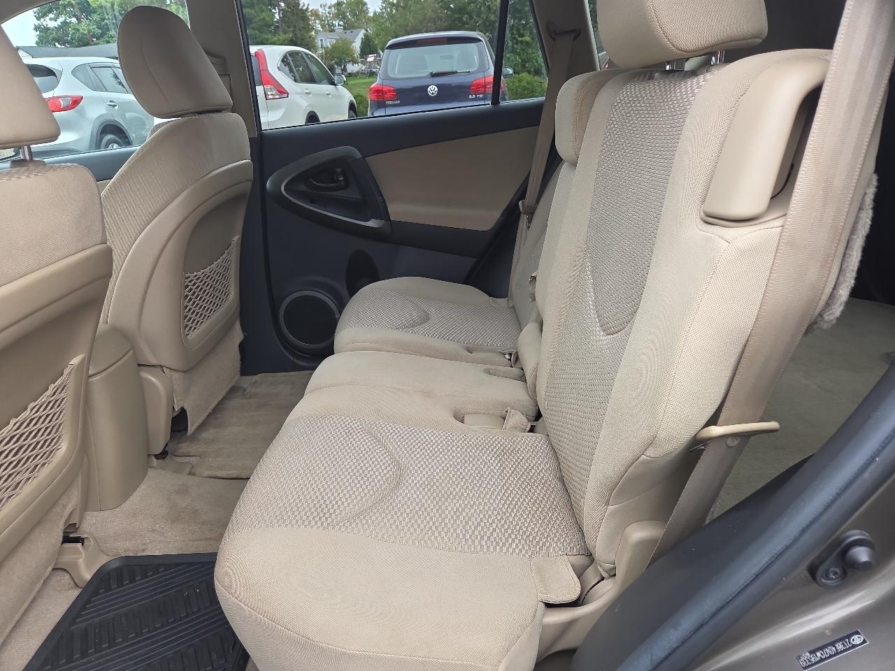 Toyota RAV4 Base I4 4WD 2012