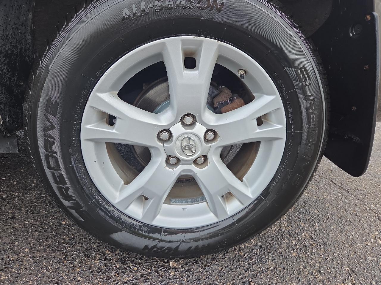 Toyota RAV4 Base I4 4WD 2012