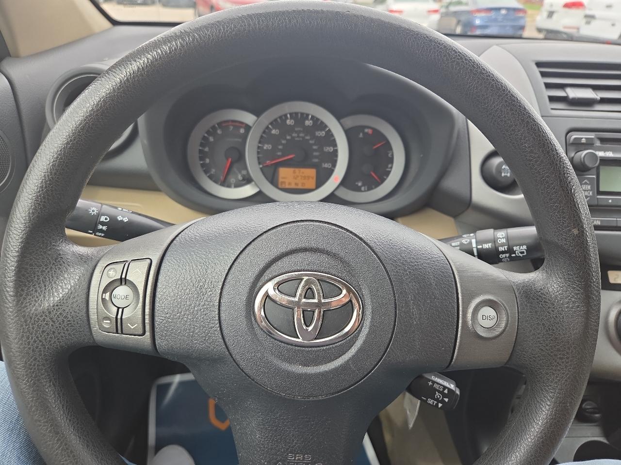Toyota RAV4 Base I4 4WD 2012