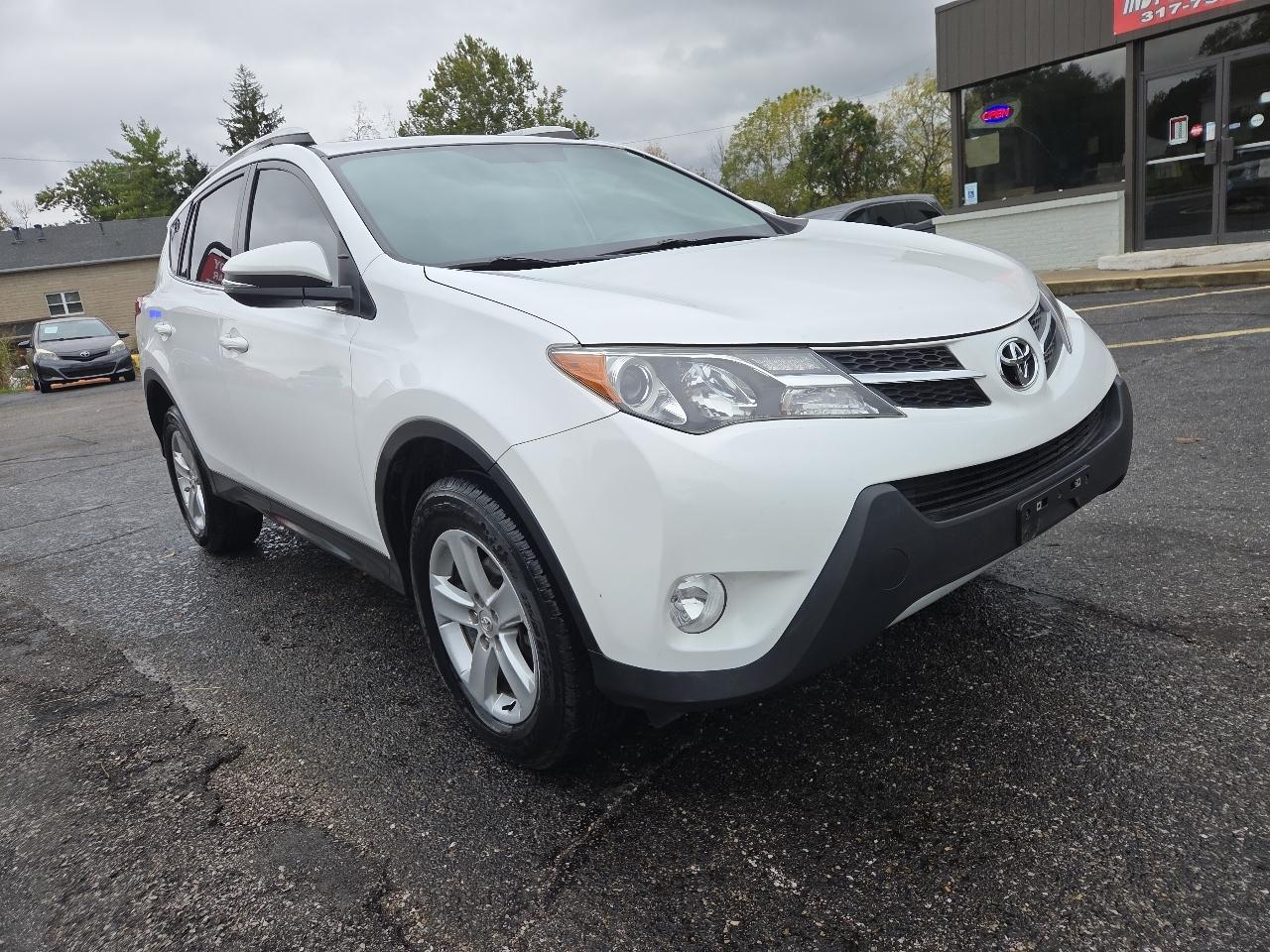 Toyota RAV4 XLE FWD 2014
