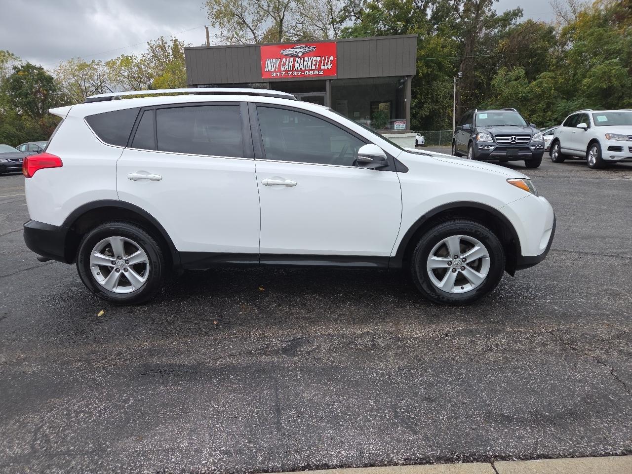 Toyota RAV4 XLE FWD 2014