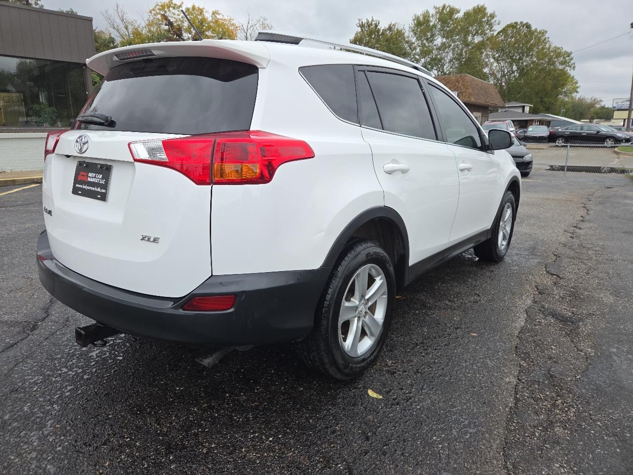Toyota RAV4 XLE FWD 2014