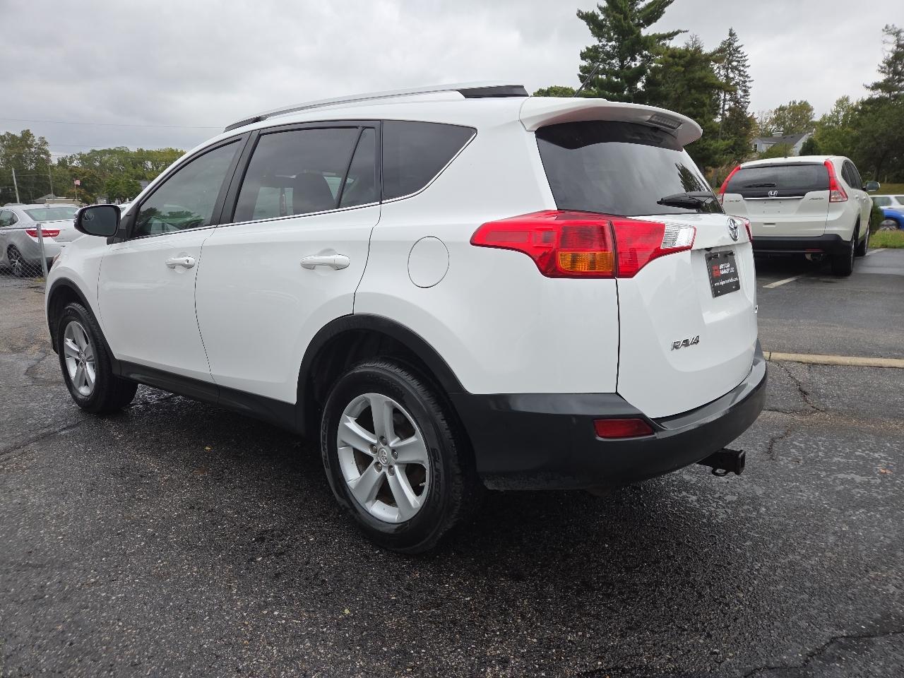Toyota RAV4 XLE FWD 2014