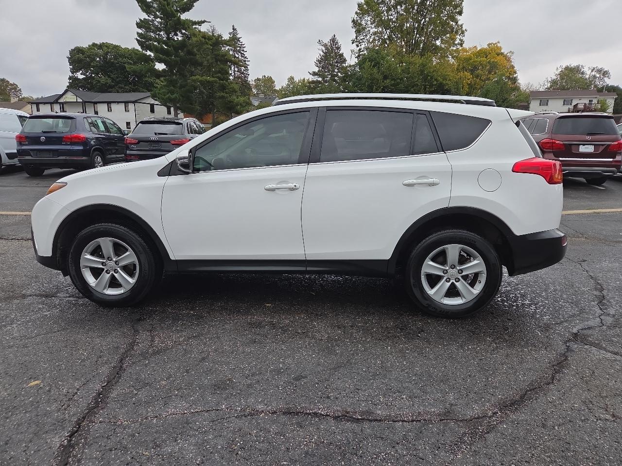 Toyota RAV4 XLE FWD 2014