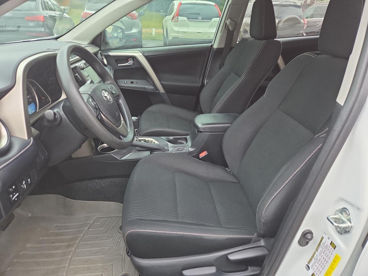 Toyota RAV4 XLE FWD 2014