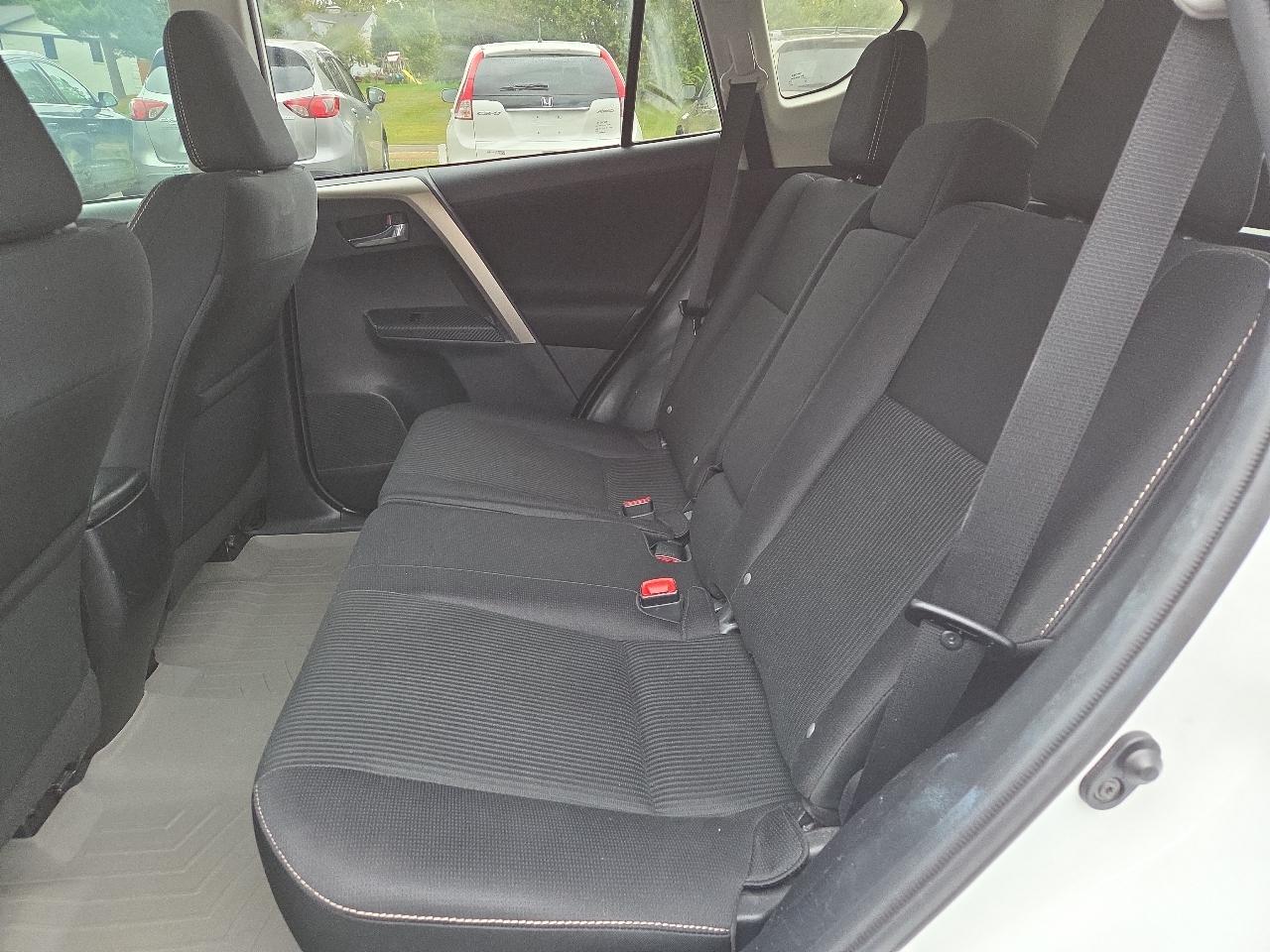 Toyota RAV4 XLE FWD 2014