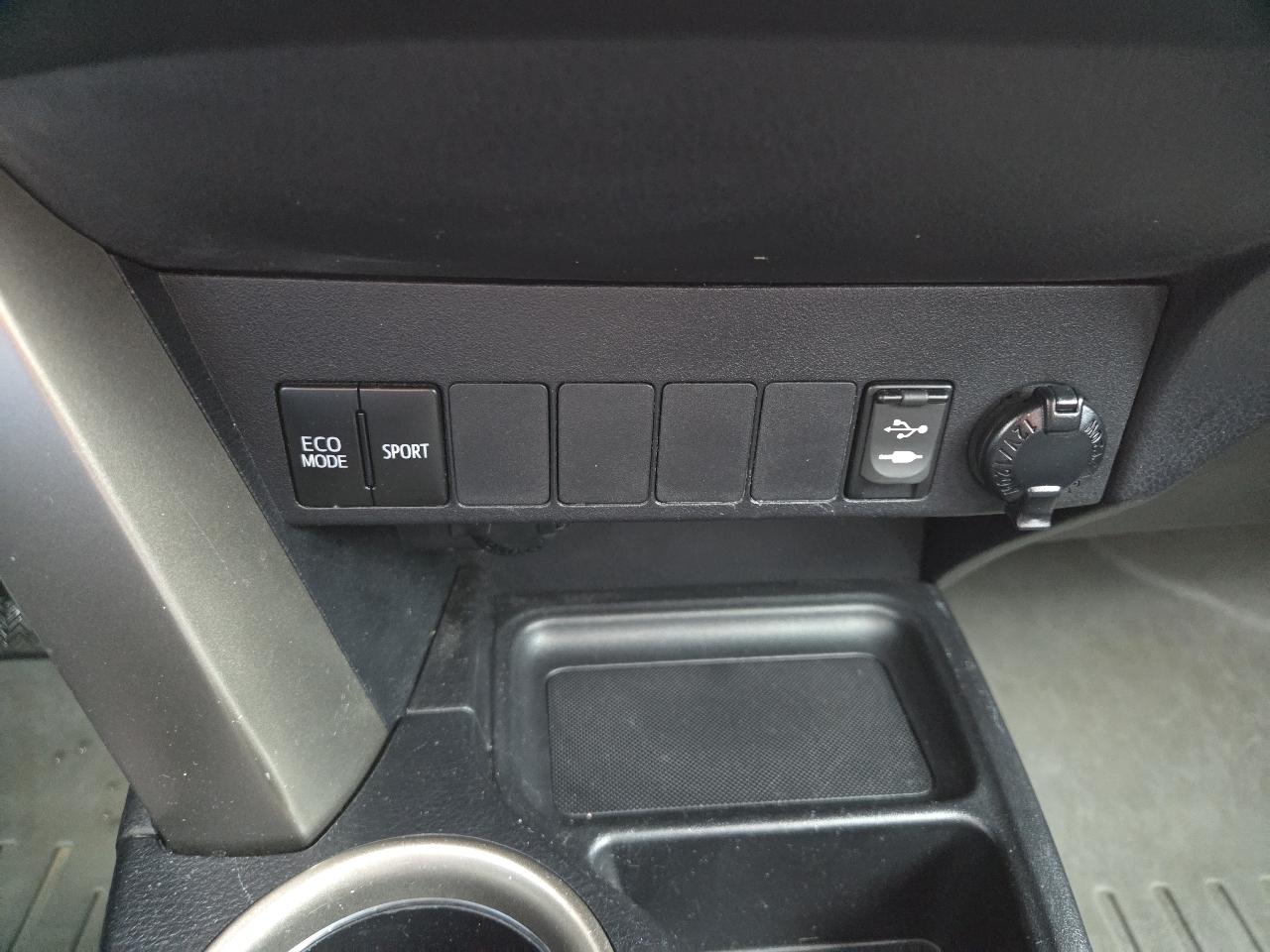 Toyota RAV4 XLE FWD 2014