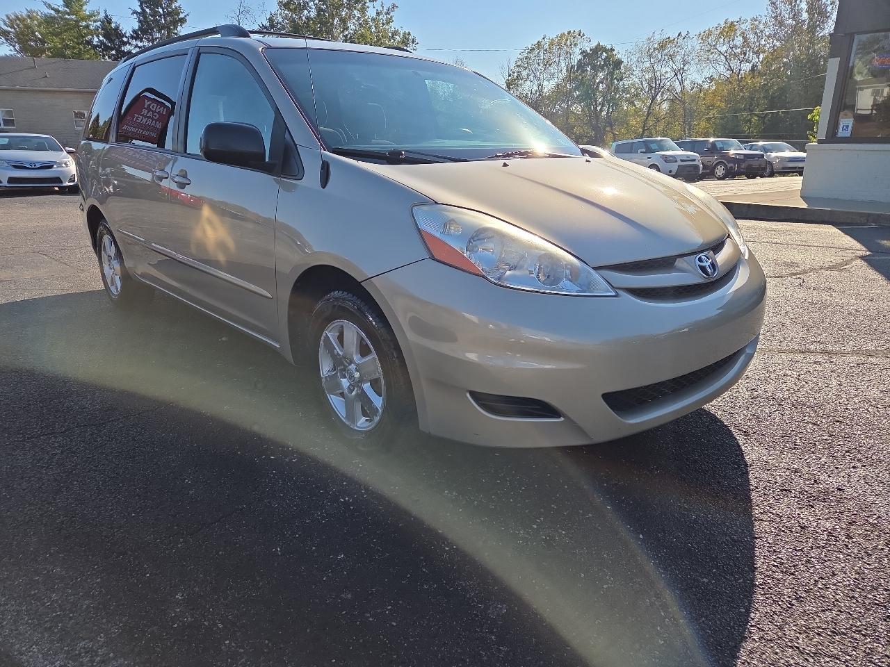 Toyota Sienna LE FWD 7-Passenger Seating 2008