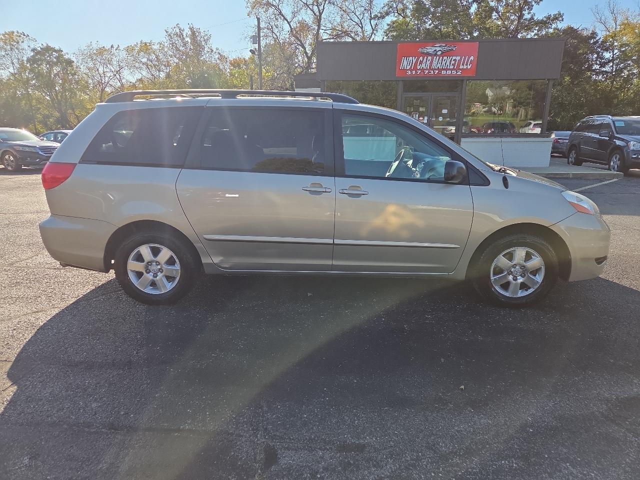 Toyota Sienna LE FWD 7-Passenger Seating 2008