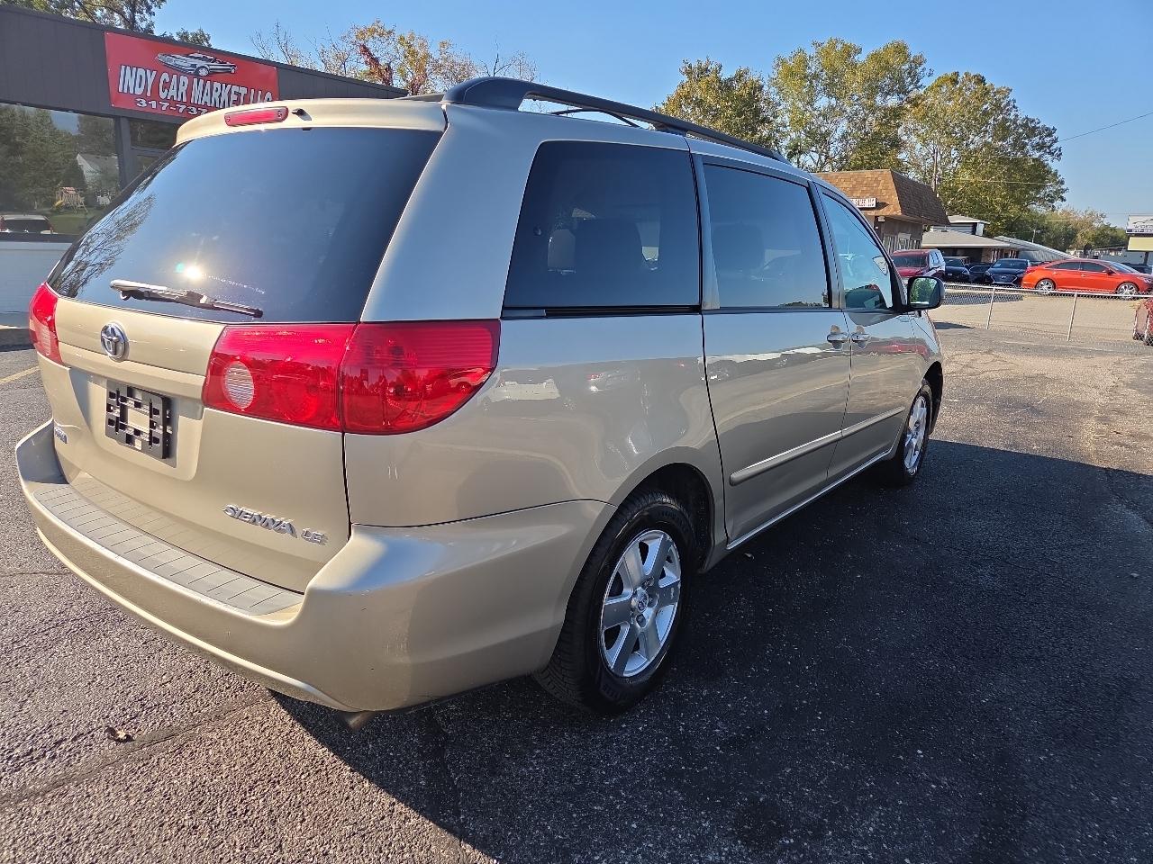 Toyota Sienna LE FWD 7-Passenger Seating 2008