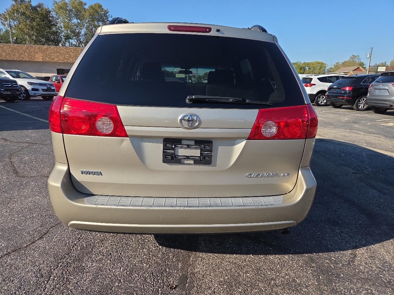 Toyota Sienna LE FWD 7-Passenger Seating 2008