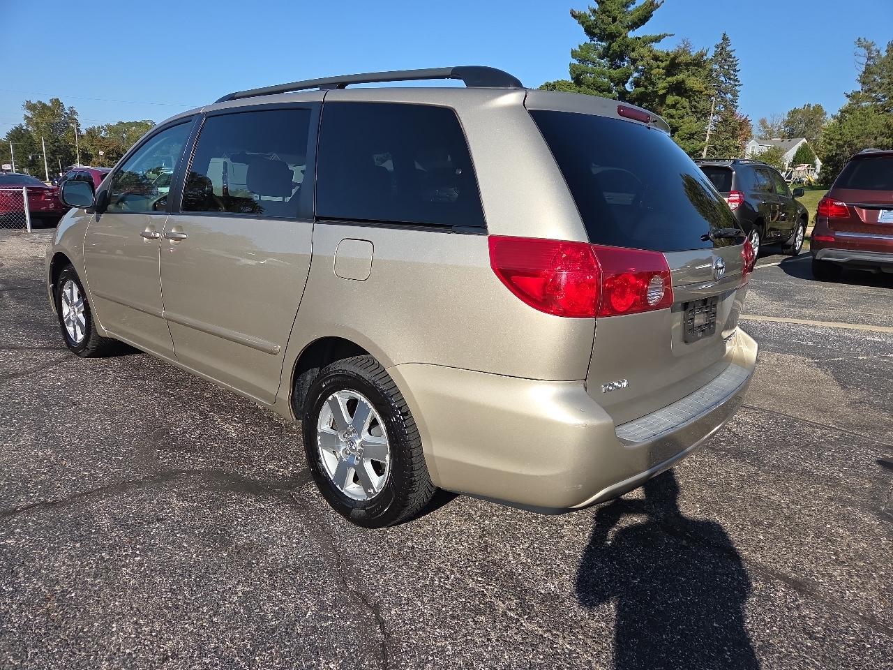 Toyota Sienna LE FWD 7-Passenger Seating 2008