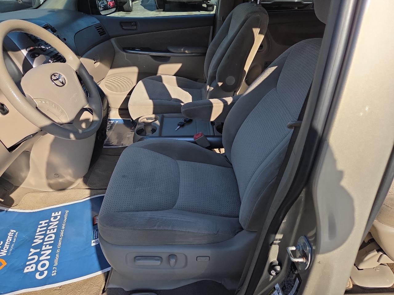 Toyota Sienna LE FWD 7-Passenger Seating 2008