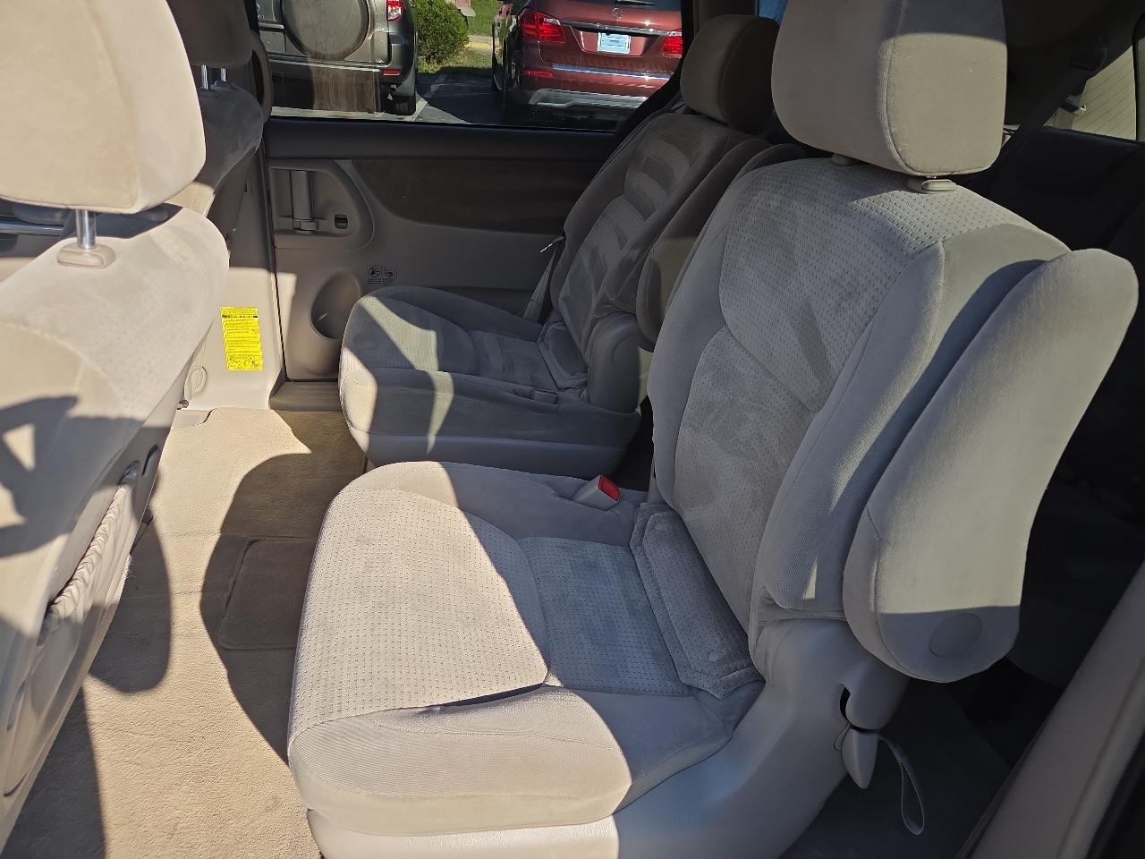 Toyota Sienna LE FWD 7-Passenger Seating 2008