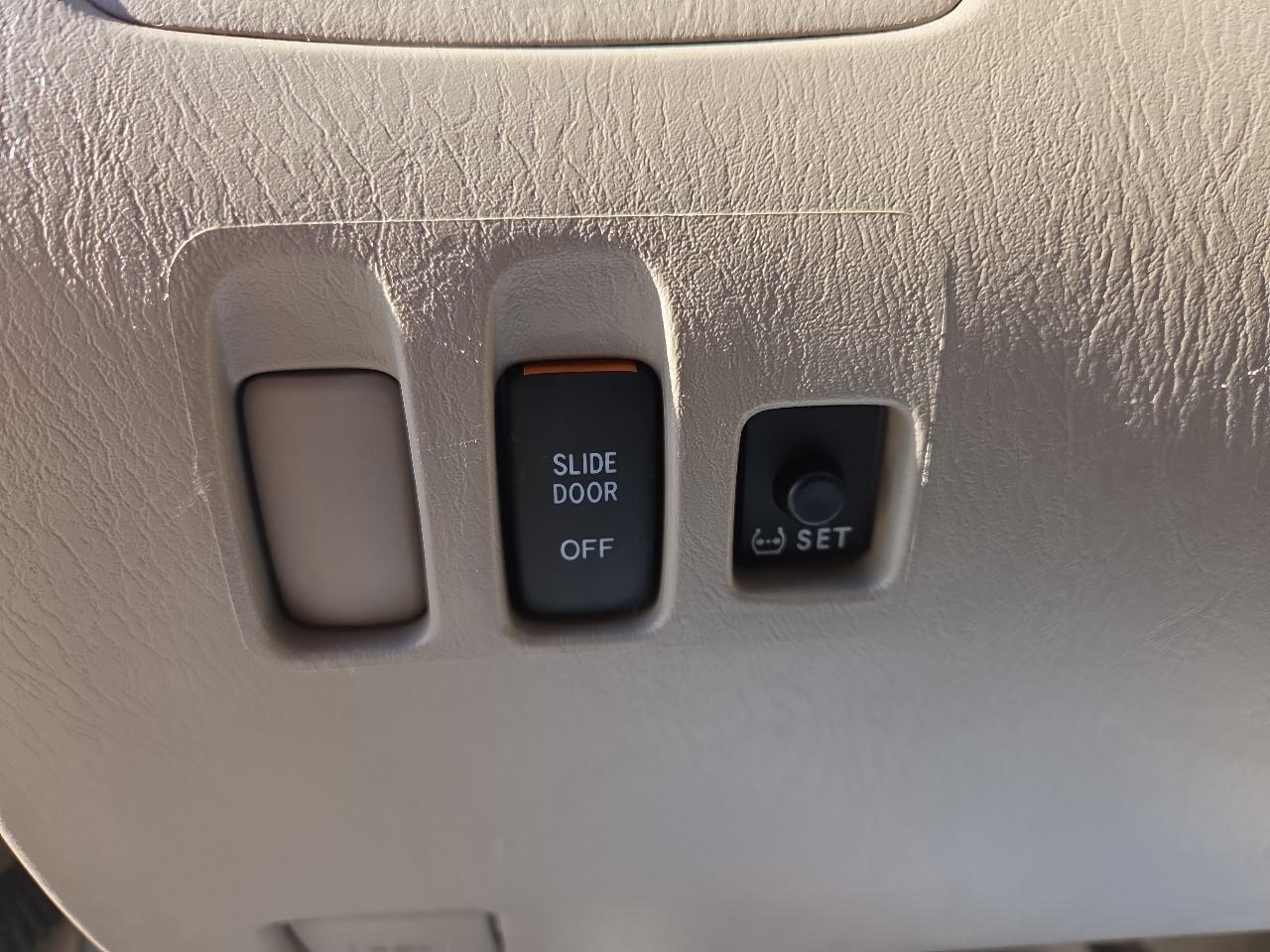 Toyota Sienna LE FWD 7-Passenger Seating 2008