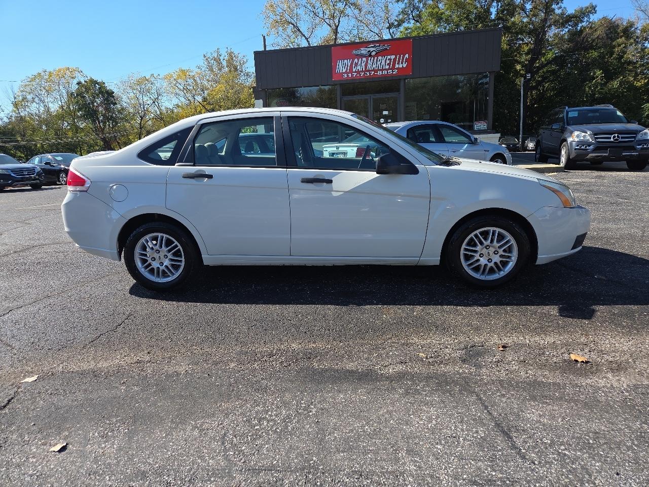 Ford Focus SE Sedan 2011