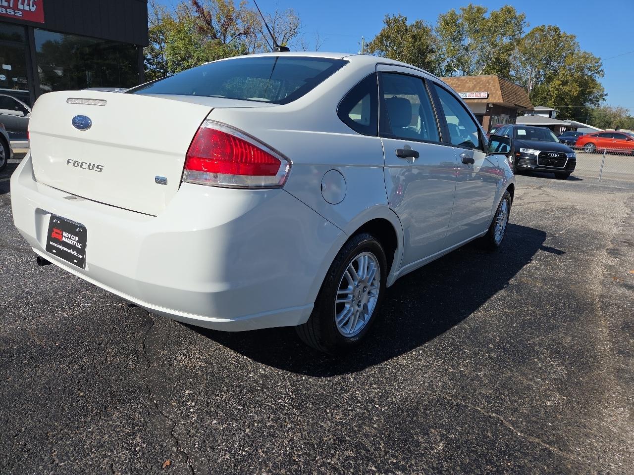 Ford Focus SE Sedan 2011