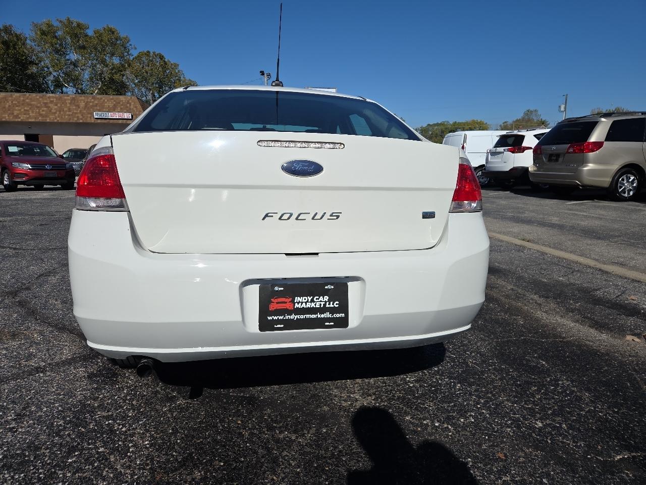 Ford Focus SE Sedan 2011