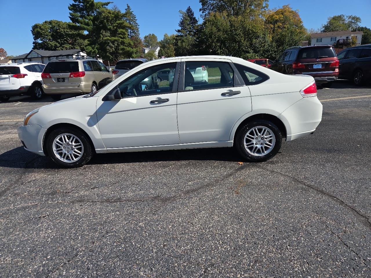 Ford Focus SE Sedan 2011
