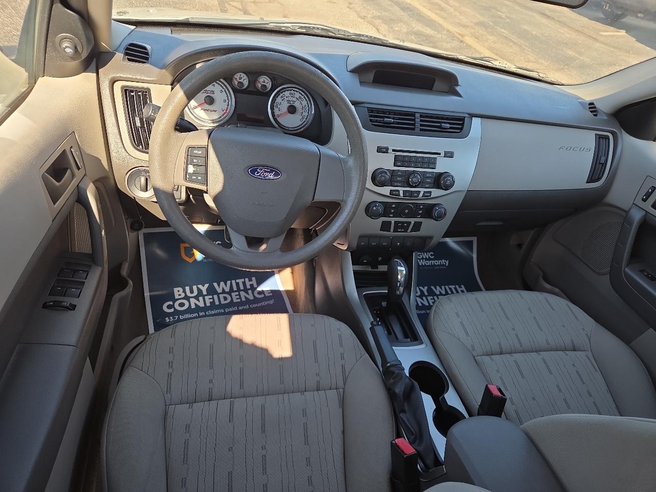 Ford Focus SE Sedan 2011