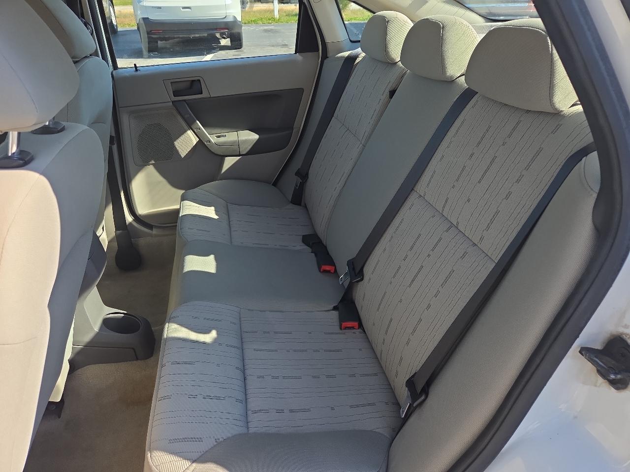 Ford Focus SE Sedan 2011