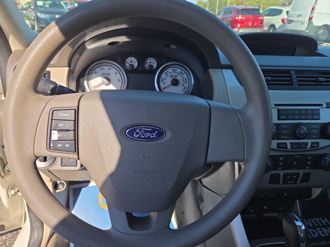Ford Focus SE Sedan 2011