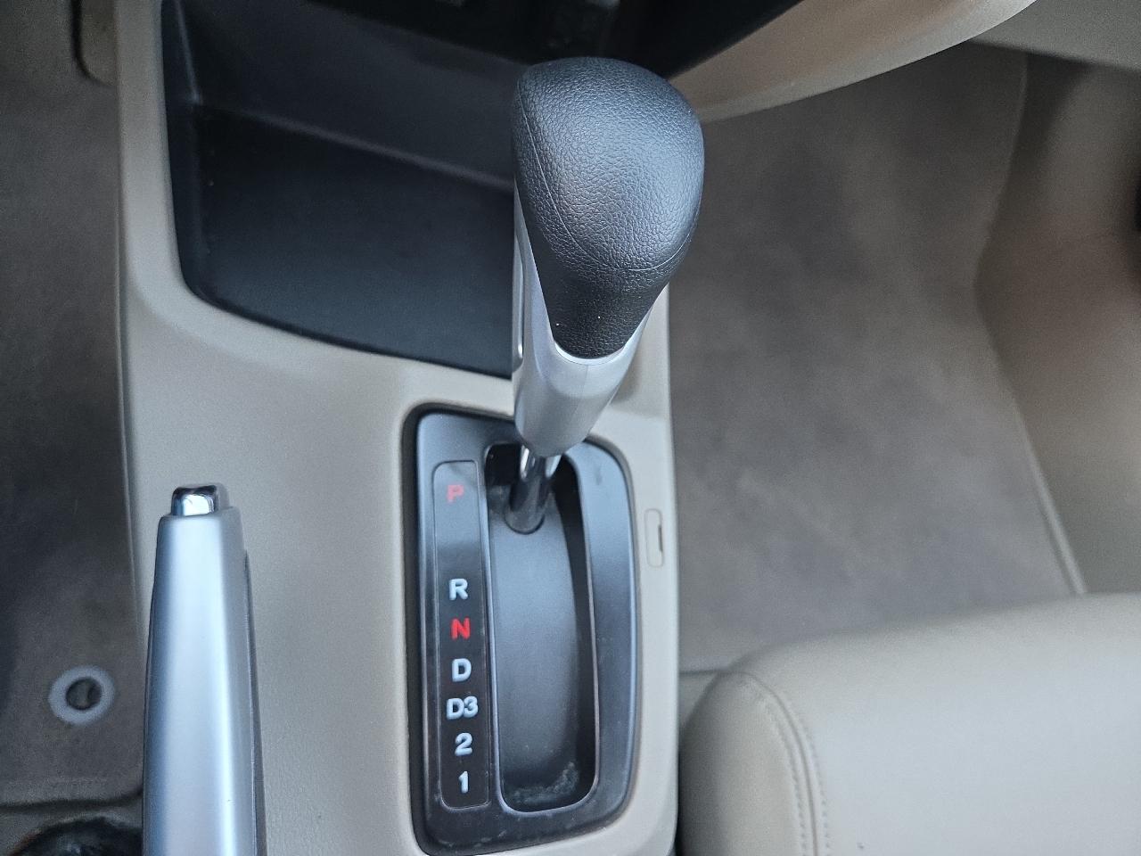 Honda Civic EX-L Sedan 5-Speed AT 2012