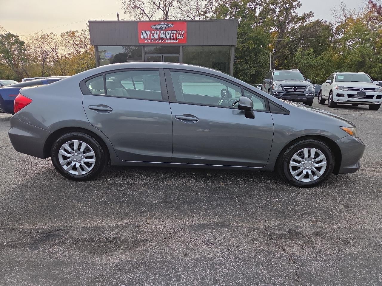 Honda Civic LX Sedan 5-Speed AT 2012