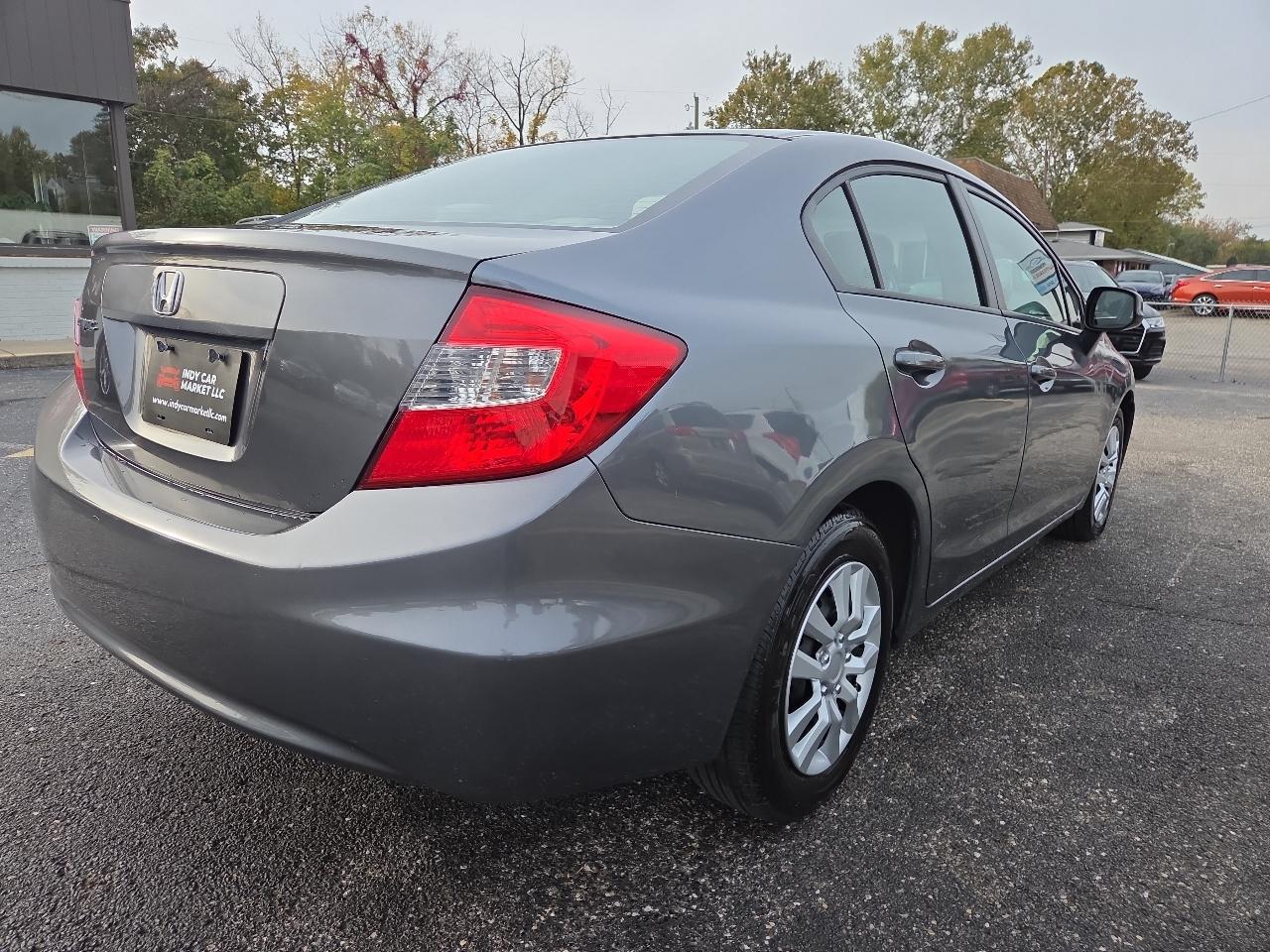 Honda Civic LX Sedan 5-Speed AT 2012
