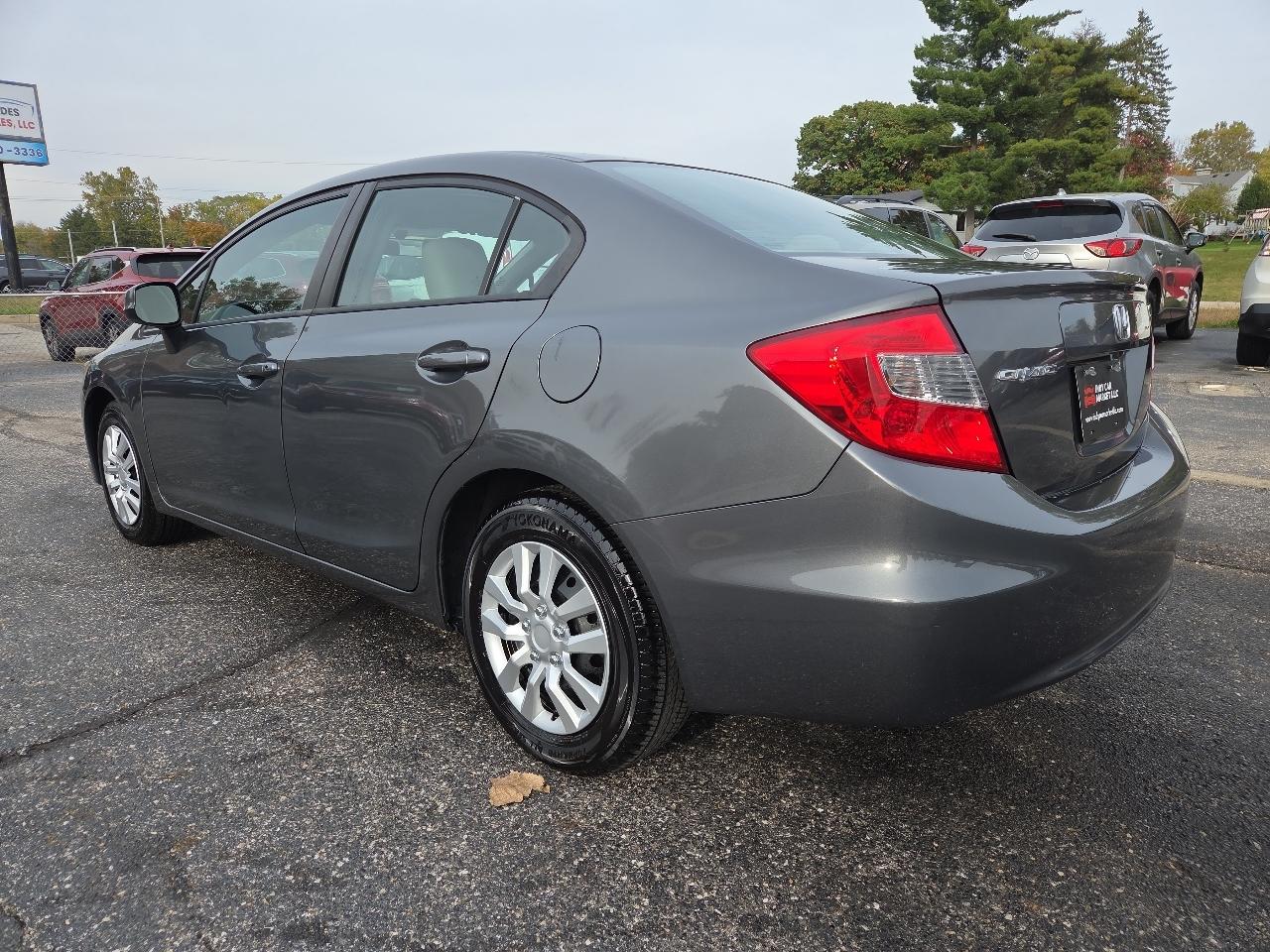 Honda Civic LX Sedan 5-Speed AT 2012