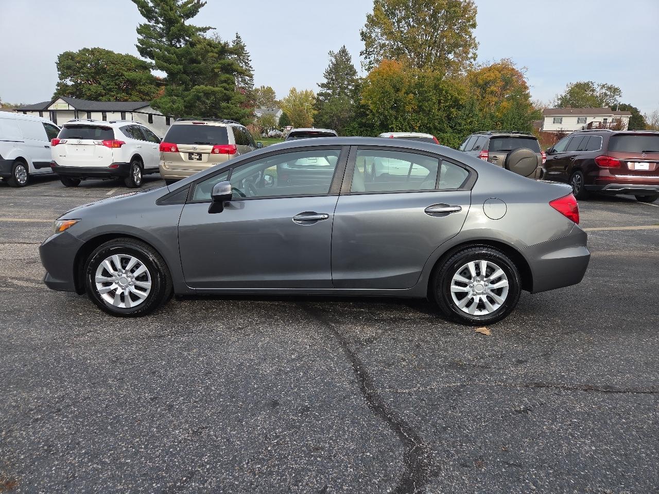 Honda Civic LX Sedan 5-Speed AT 2012