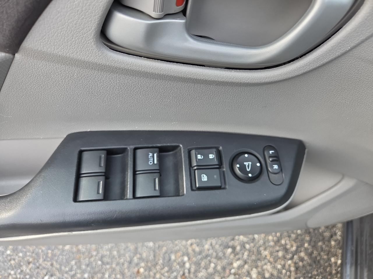 Honda Civic LX Sedan 5-Speed AT 2012