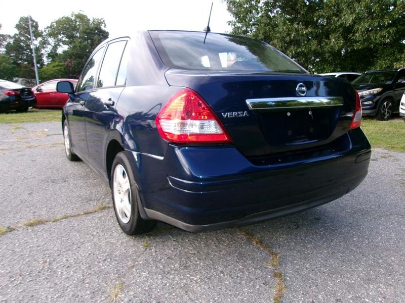 Nissan Versa  2010