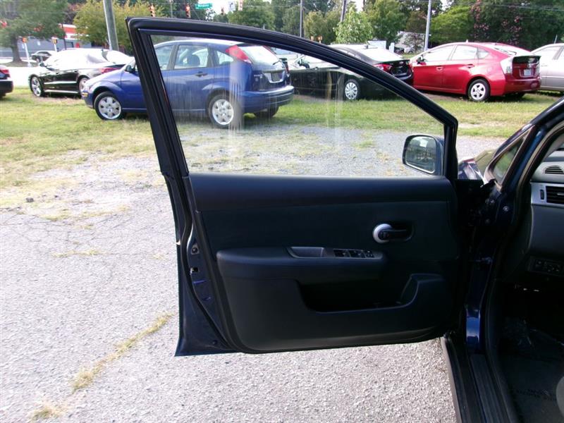 Nissan Versa  2010
